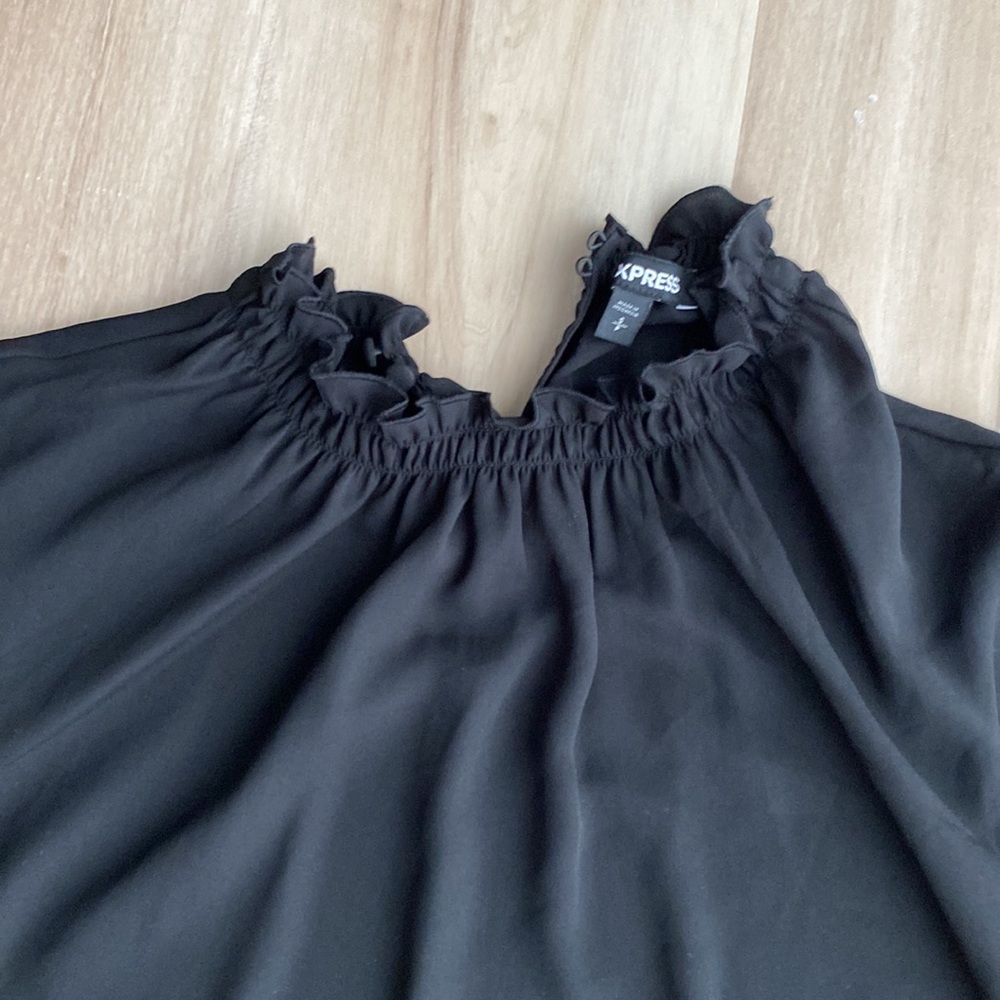 EUC Express Sheer Black Ruffle Neck Short Sleeve Blouse - Picture 2 of 6